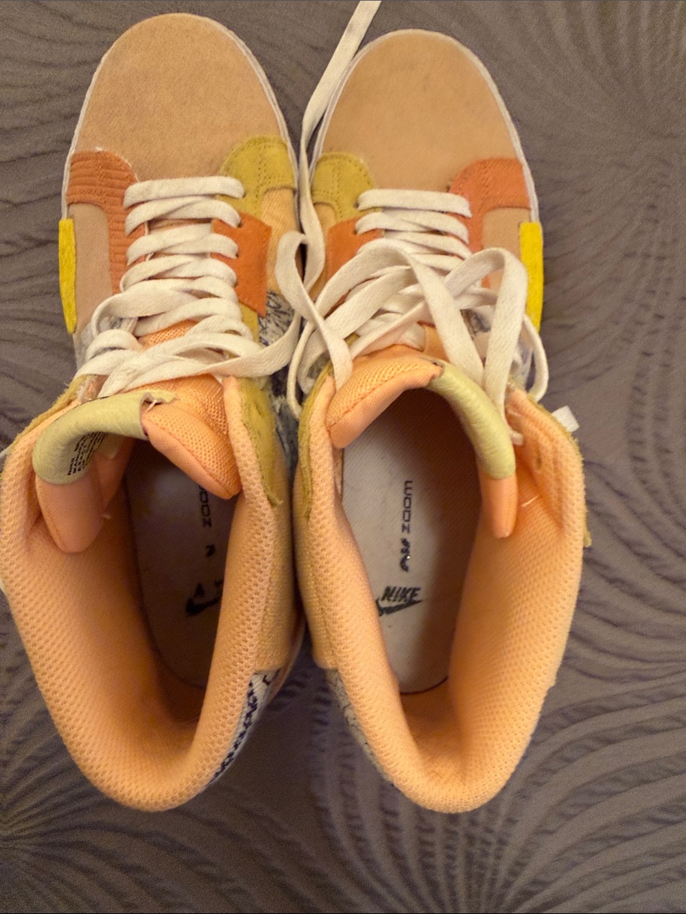Nike air zoom Yellow & Peach High-Top Sneakers with Patterned Heel - Picture 5 of 7